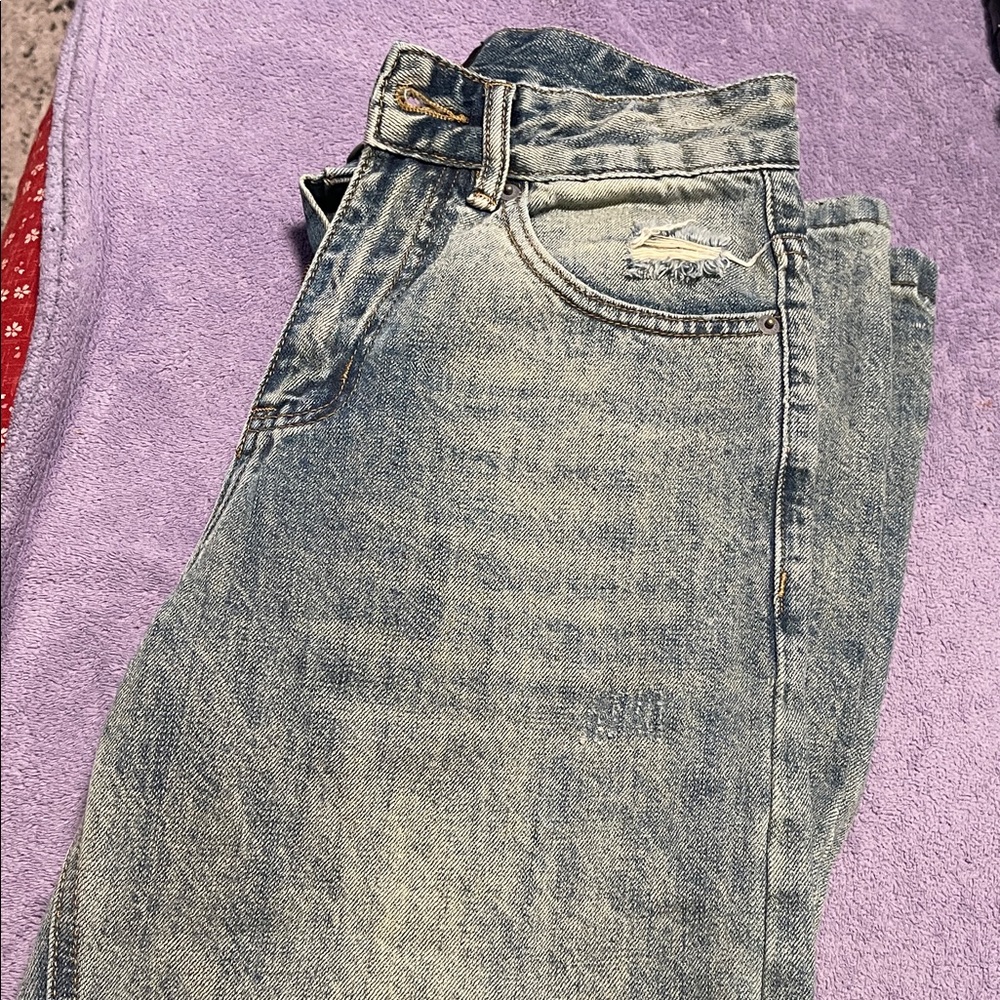 Straight Leg Women's Jeans in Light Blue Wash